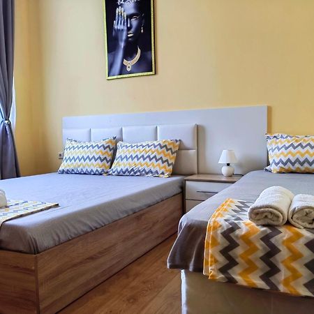 Pool Apartment Amadeus Lux サニービーチ 部屋 写真
