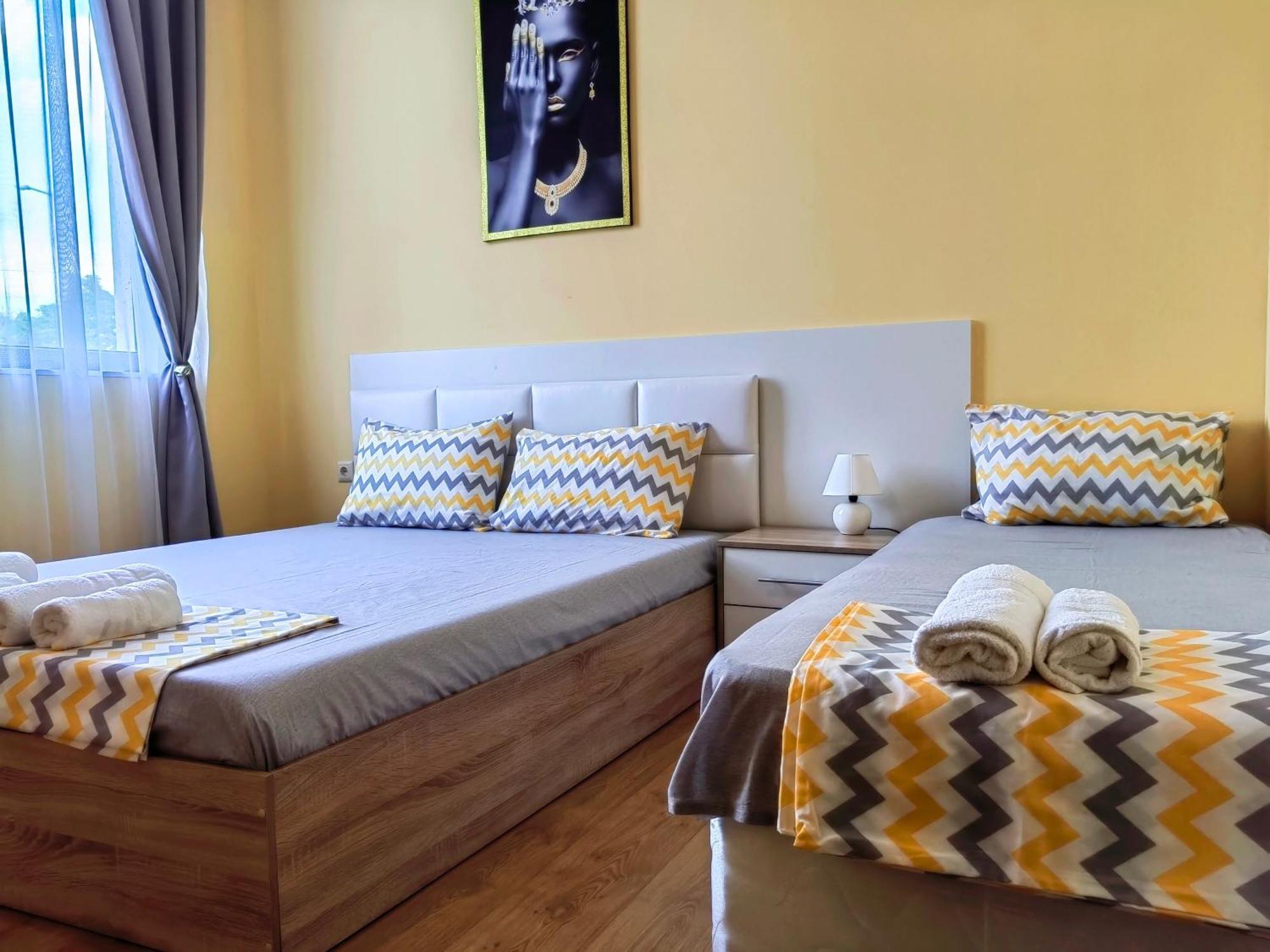 Pool Apartment Amadeus Lux サニービーチ 部屋 写真