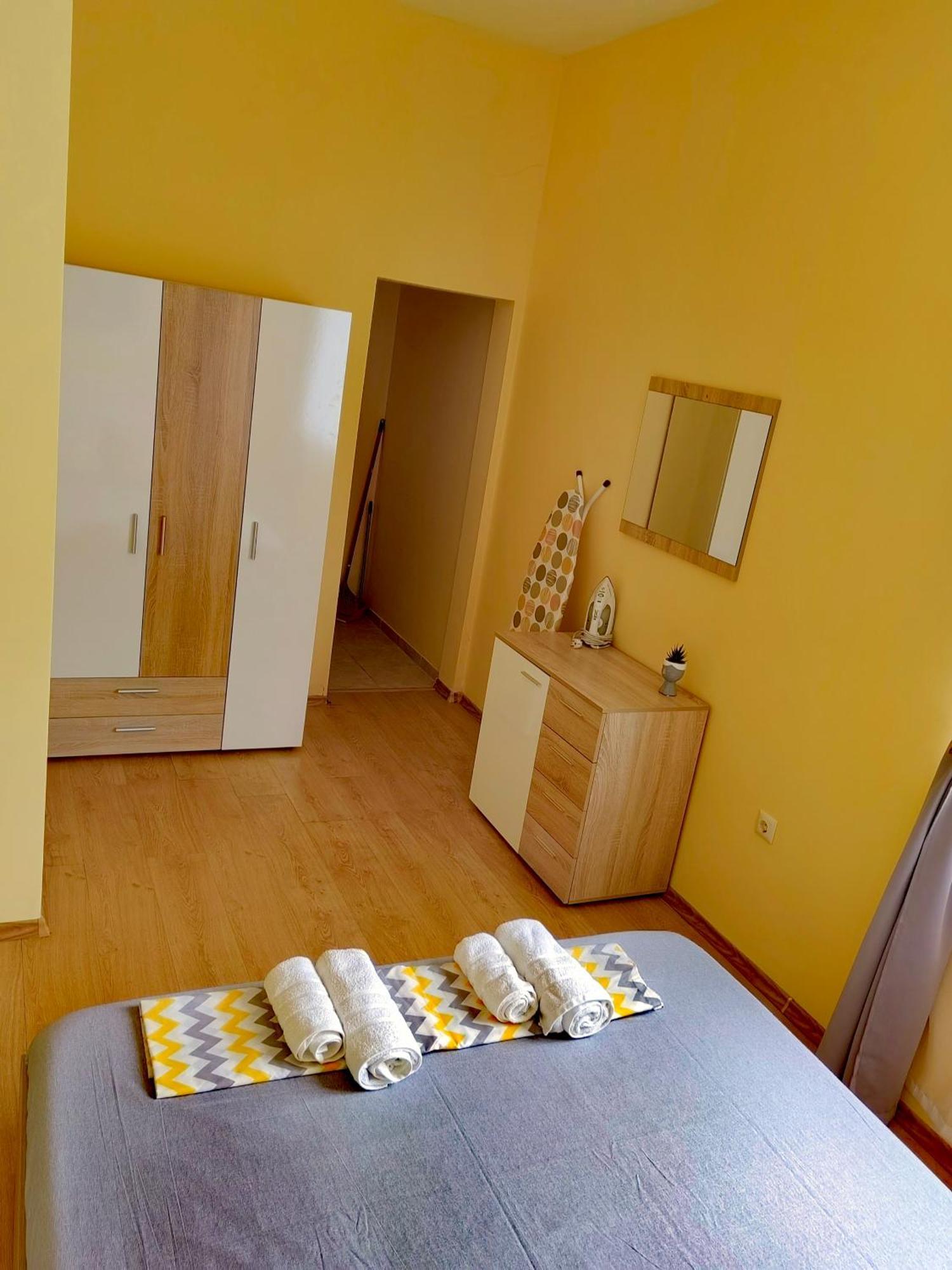 Pool Apartment Amadeus Lux サニービーチ 部屋 写真